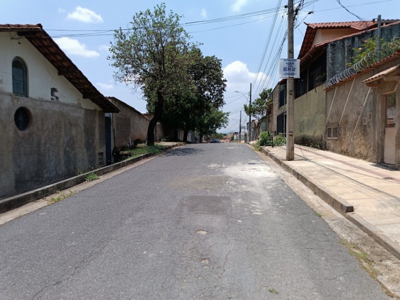 Casa à venda 3 quartos Bairro Universitários cód. 1012