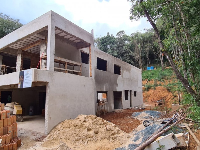 Casa em Condômino Vale da Mata-Rio Acima  cód. 0026 